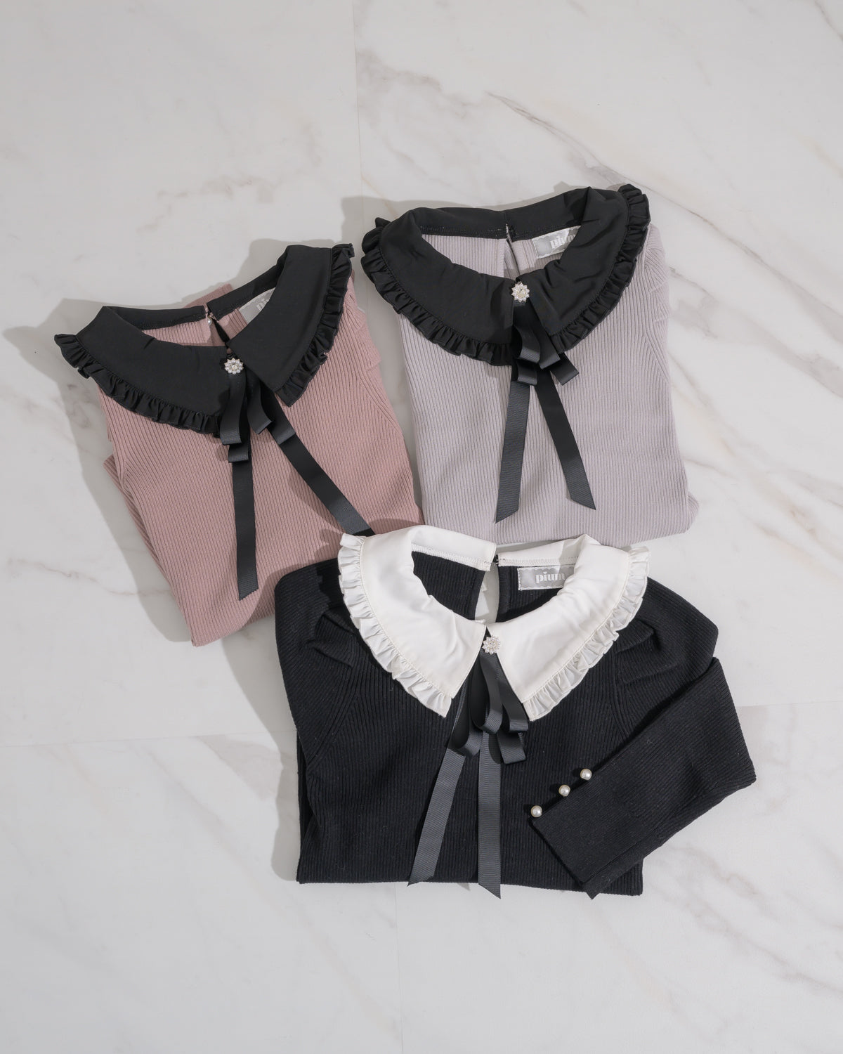 フリルカラーリボンタイ付きニット