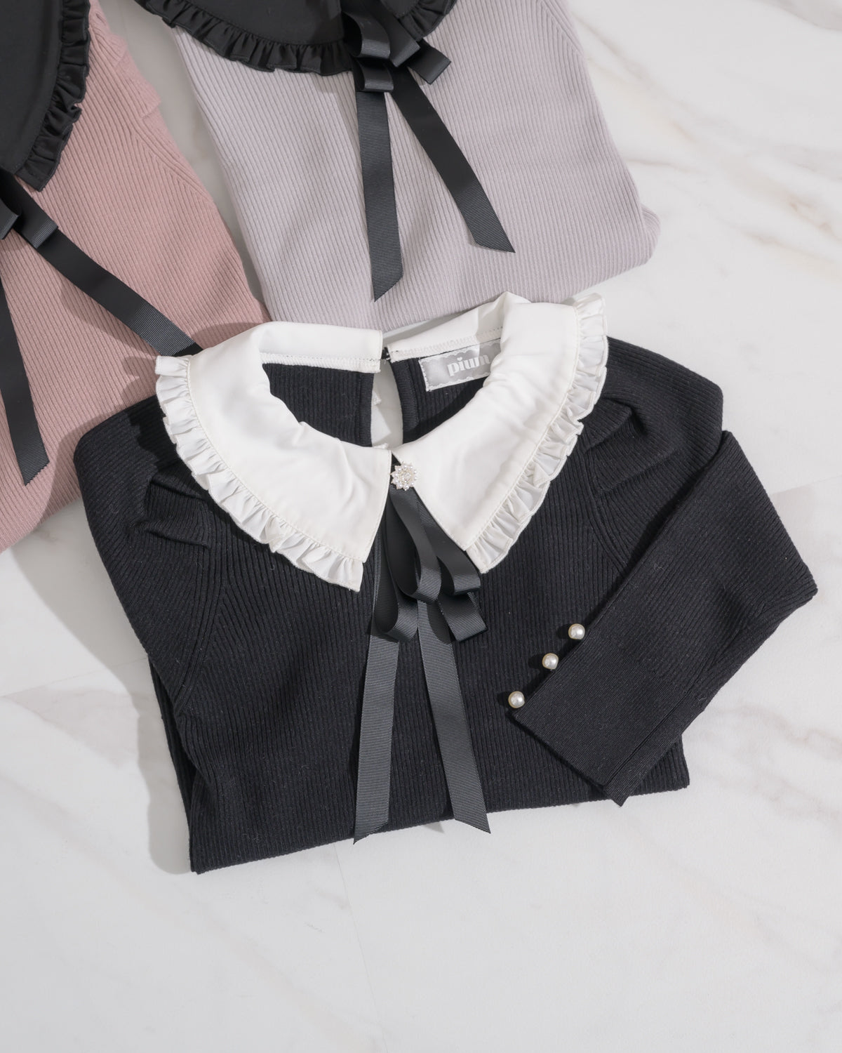 フリルカラーリボンタイ付きニット