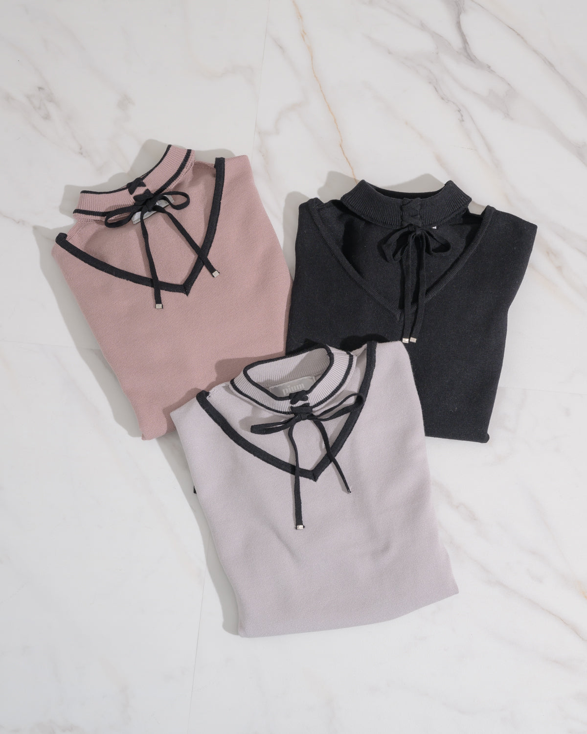 レースアップチョーカーニット