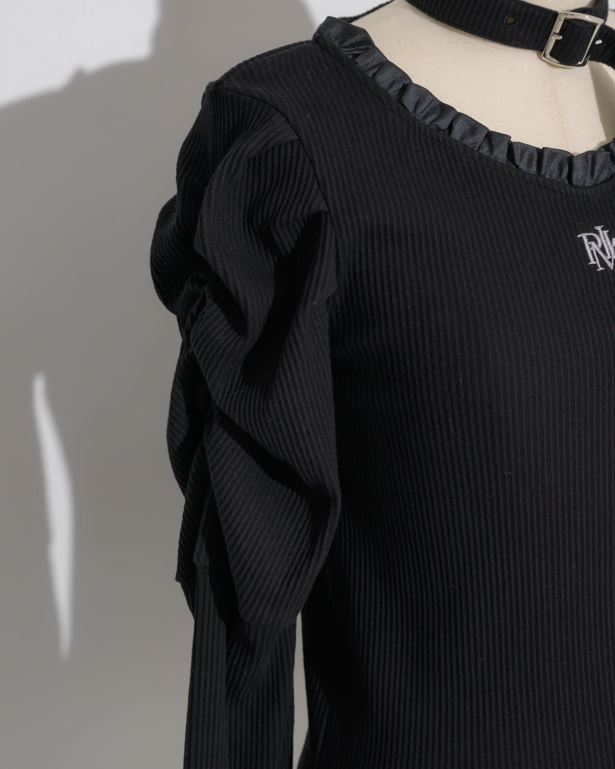 チョーカーベルトフリルカットソー