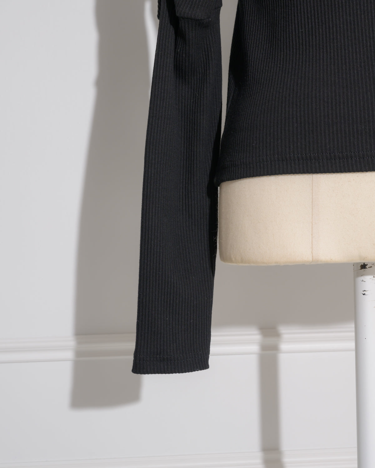 チョーカーベルトフリルカットソー