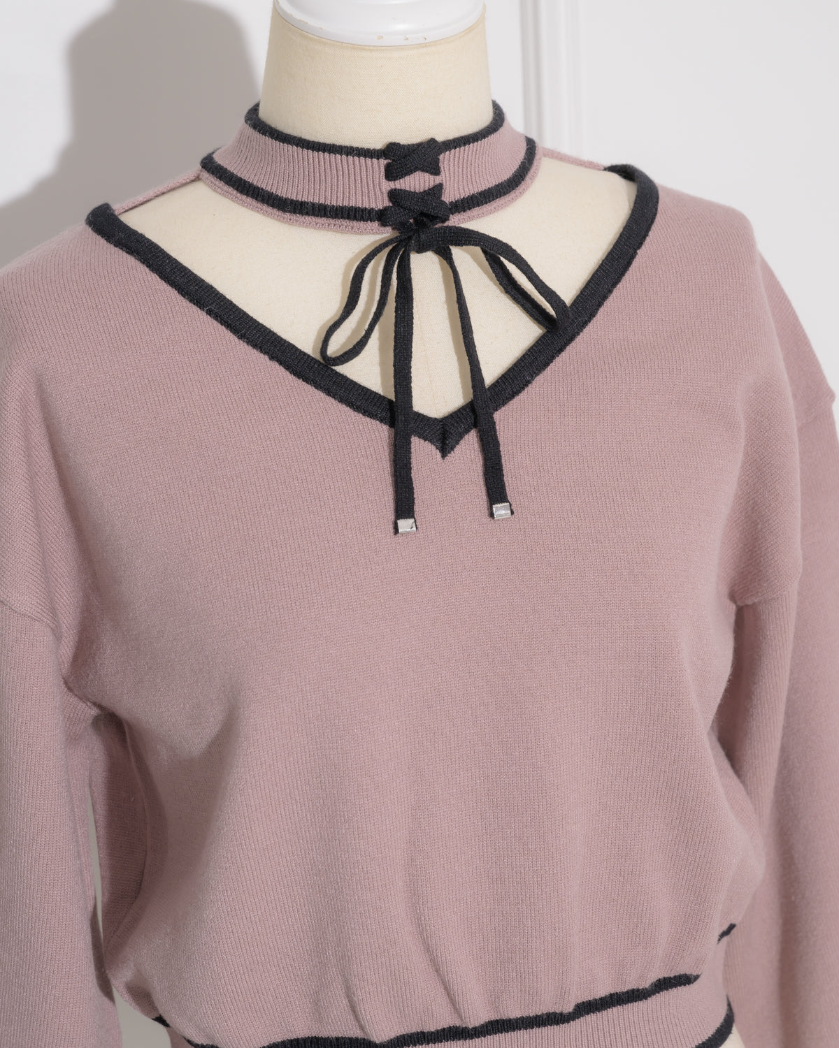 レースアップチョーカーニット