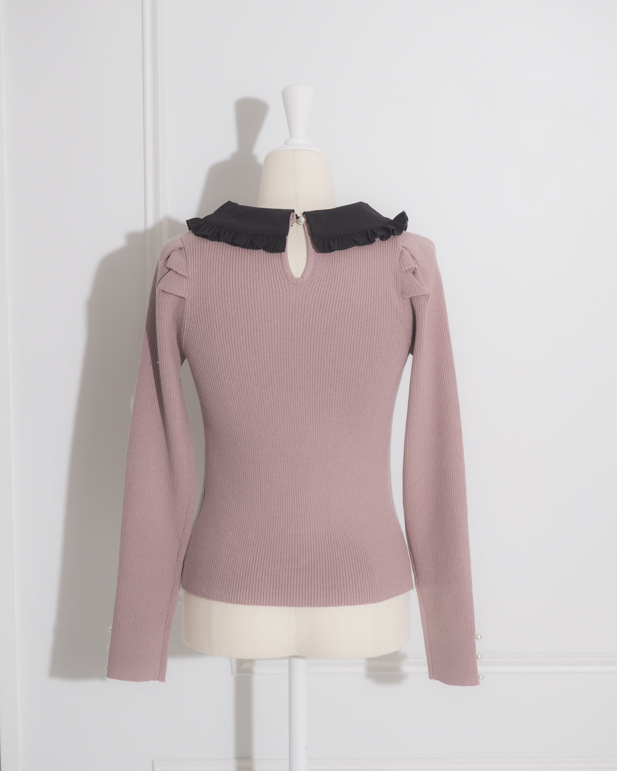 フリルカラーリボンタイ付きニット