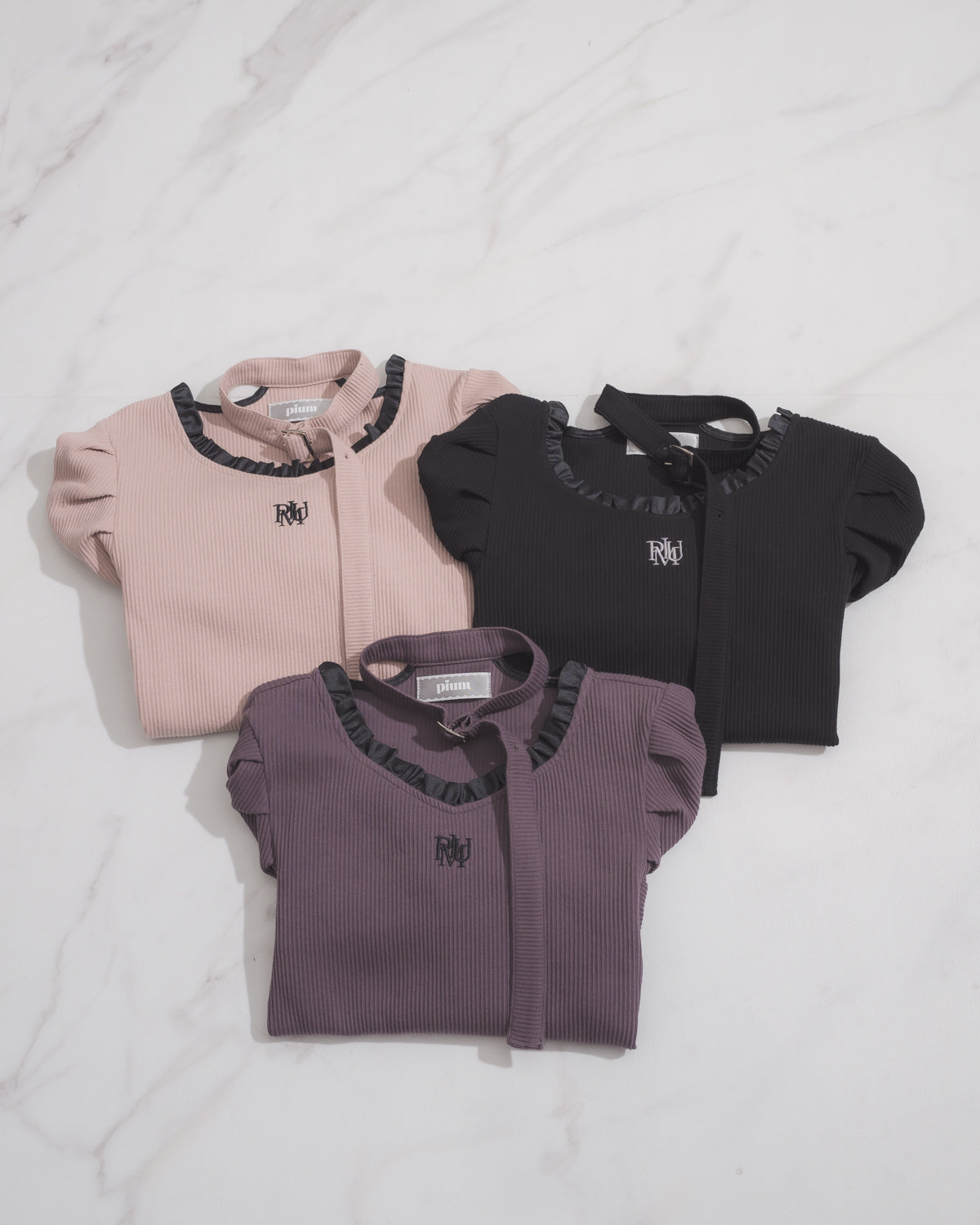 チョーカーベルトフリルカットソー