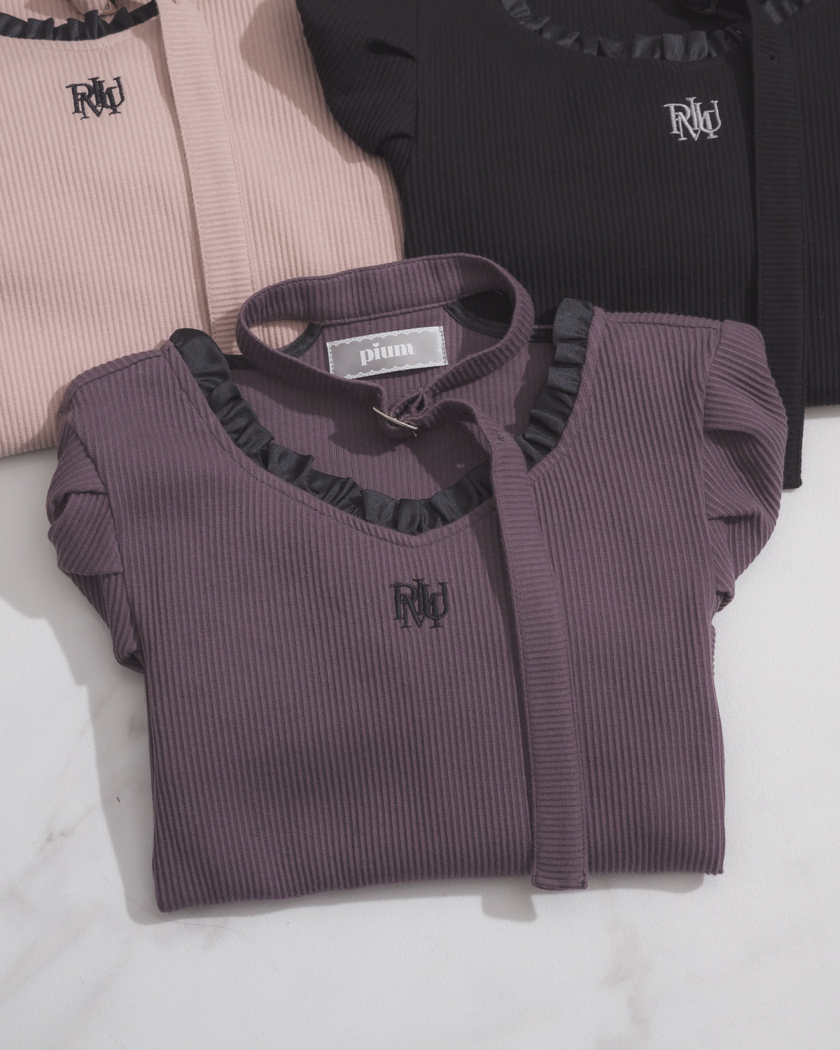 チョーカーベルトフリルカットソー