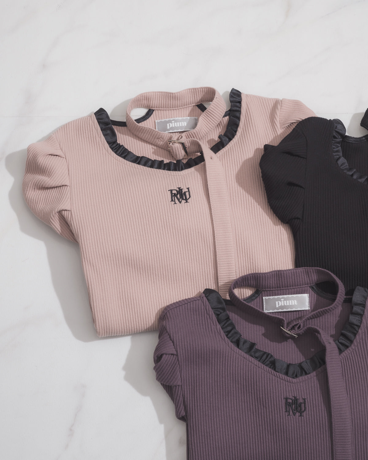 チョーカーベルトフリルカットソー