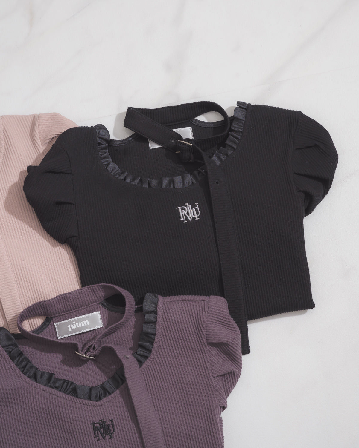 チョーカーベルトフリルカットソー