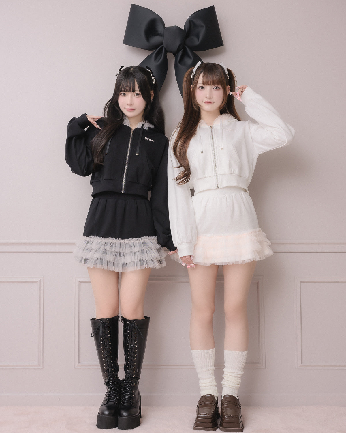 （左）モデル身長：157cm/着用カラー:ホワイト（右）モデル身長：162cm/着用カラー:ブラック