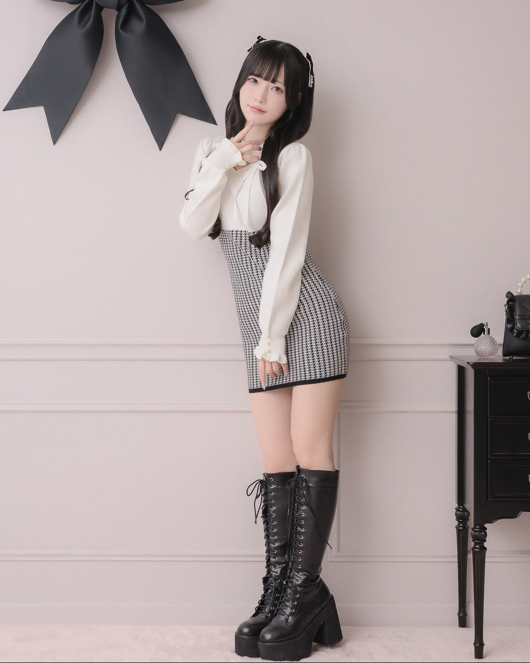 モデル身長：157cm/着用カラー:ホワイト×ブラック