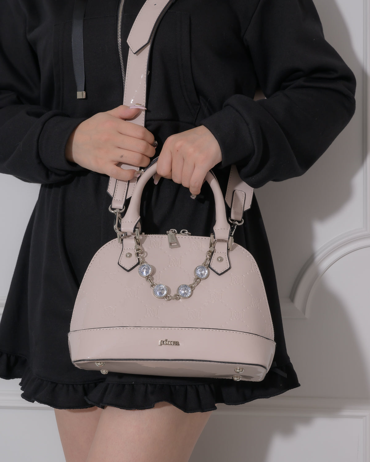 ビジュー付きpiumモノグラムエナメルミニバッグ