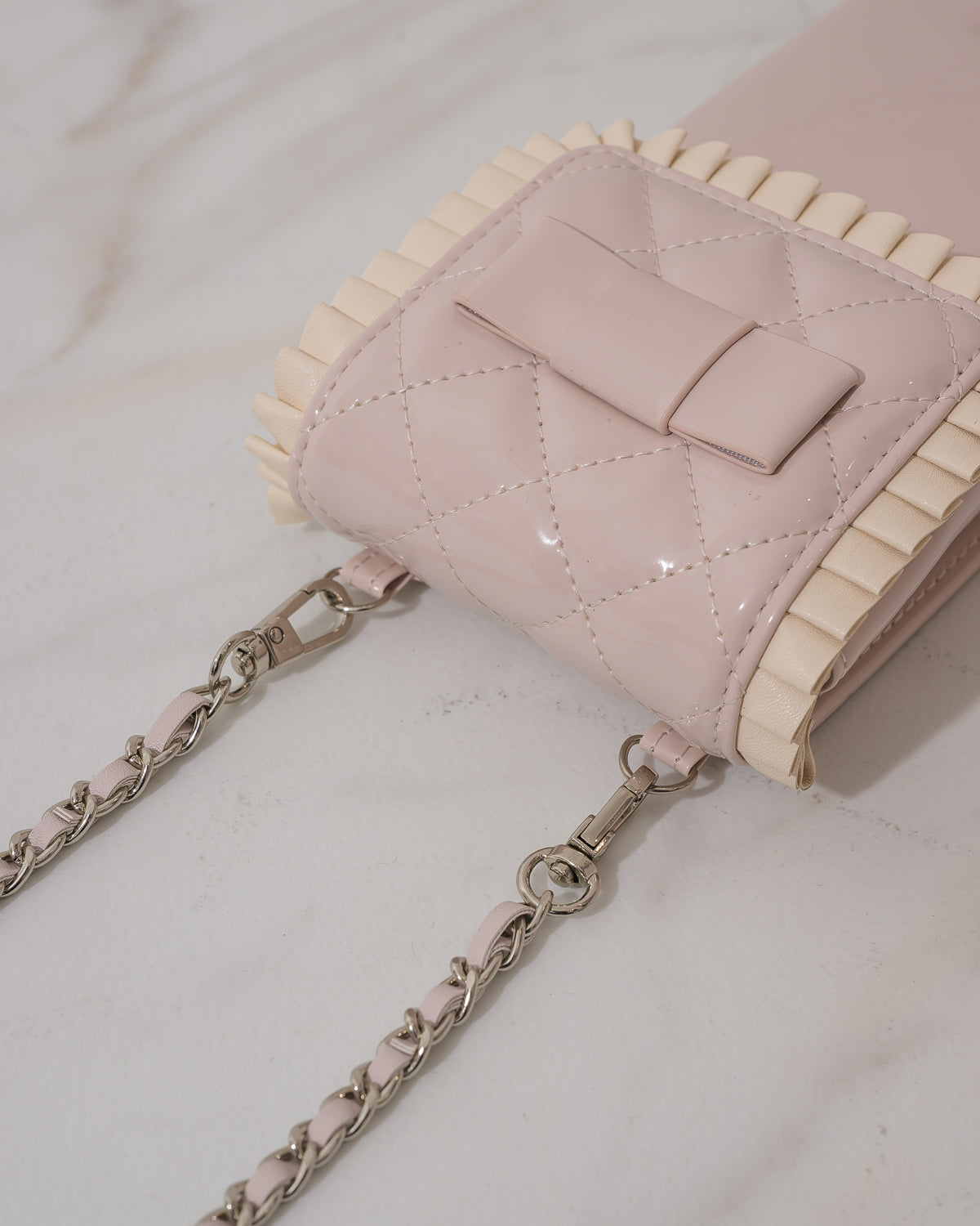 フロントリボンエナメルフォンホルダー