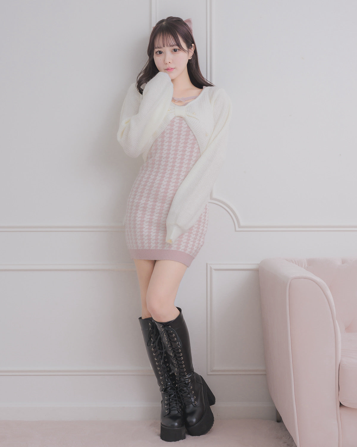 モデル身長：157cm/着用カラー:ホワイト×ピンク