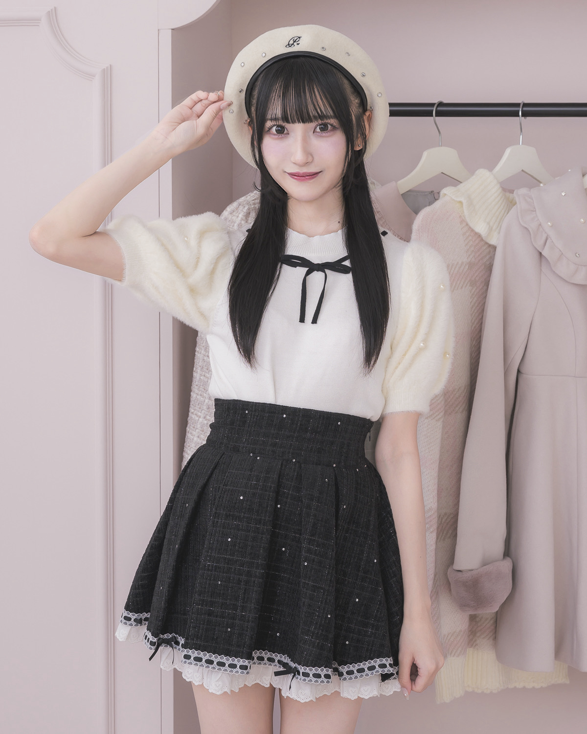 モデル身長：157cm/着用カラー:ホワイト×ブラック