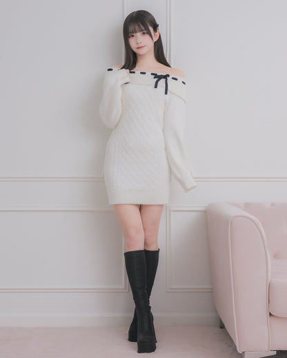 モデル身長：158cm/着用カラー:ホワイト×ブラック