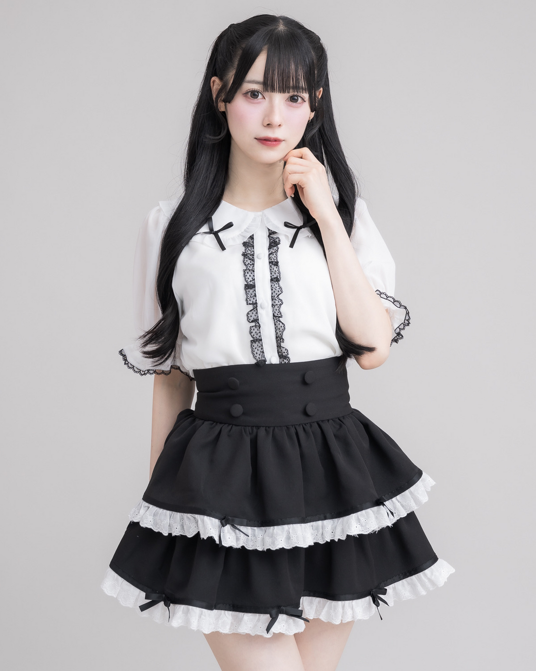 モデル身長：155cm/着用カラー：ホワイト×ブラック