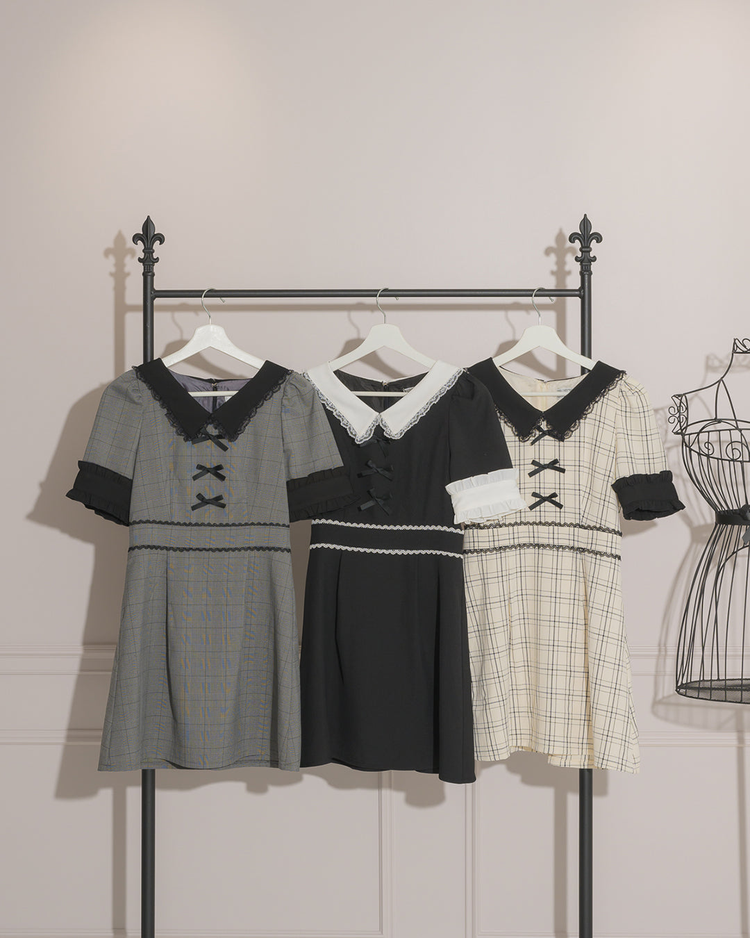 フロントリボン衿付きミニワンピ