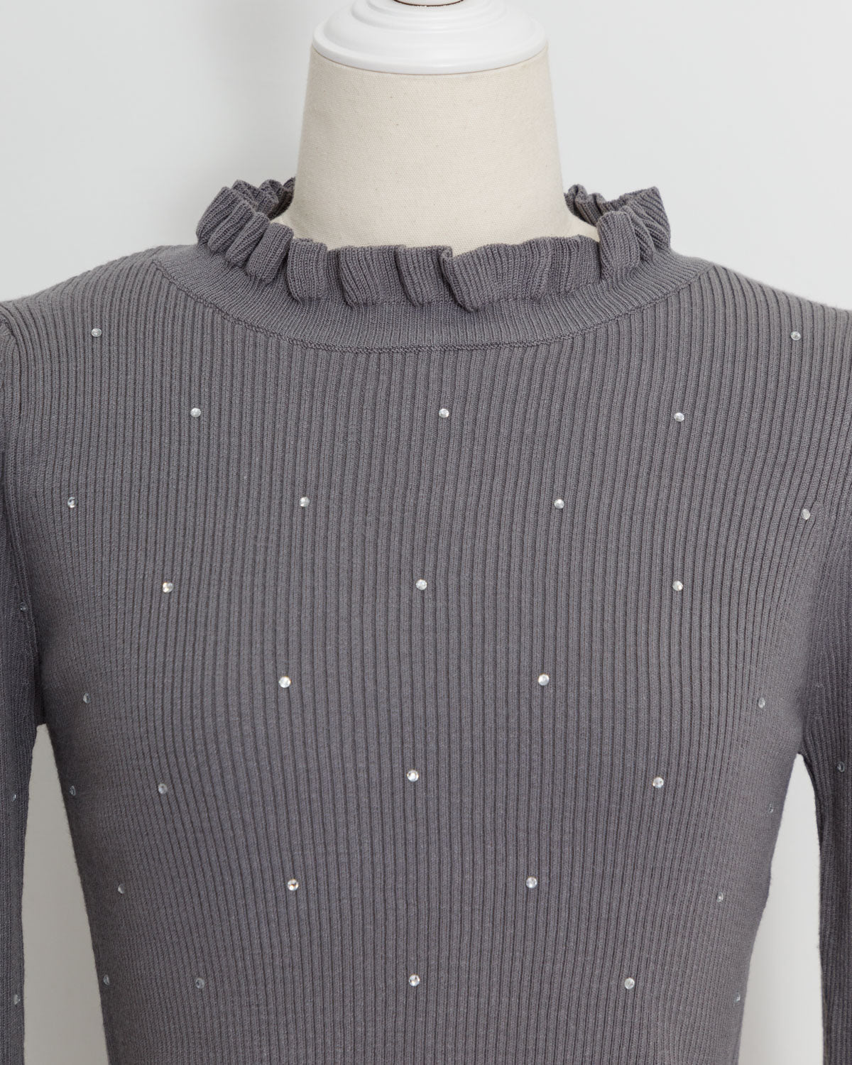 フリルハイネックビジューリブニット