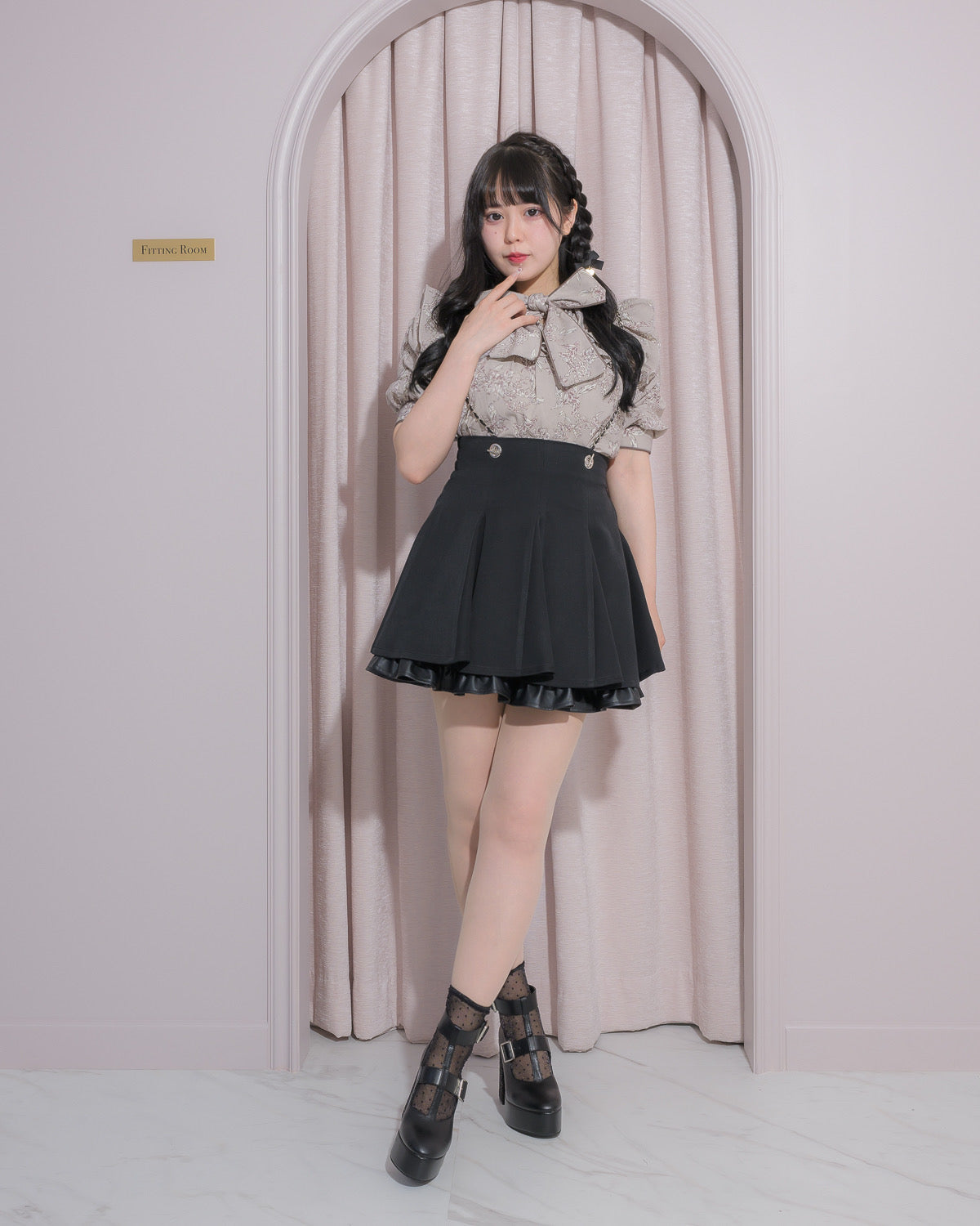 チェーンサス付きレザーフリルフレアスカート