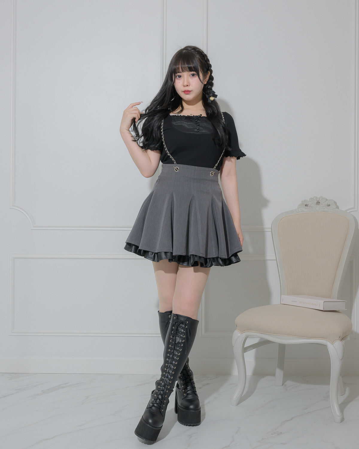 チェーンサス付きレザーフリルフレアスカート