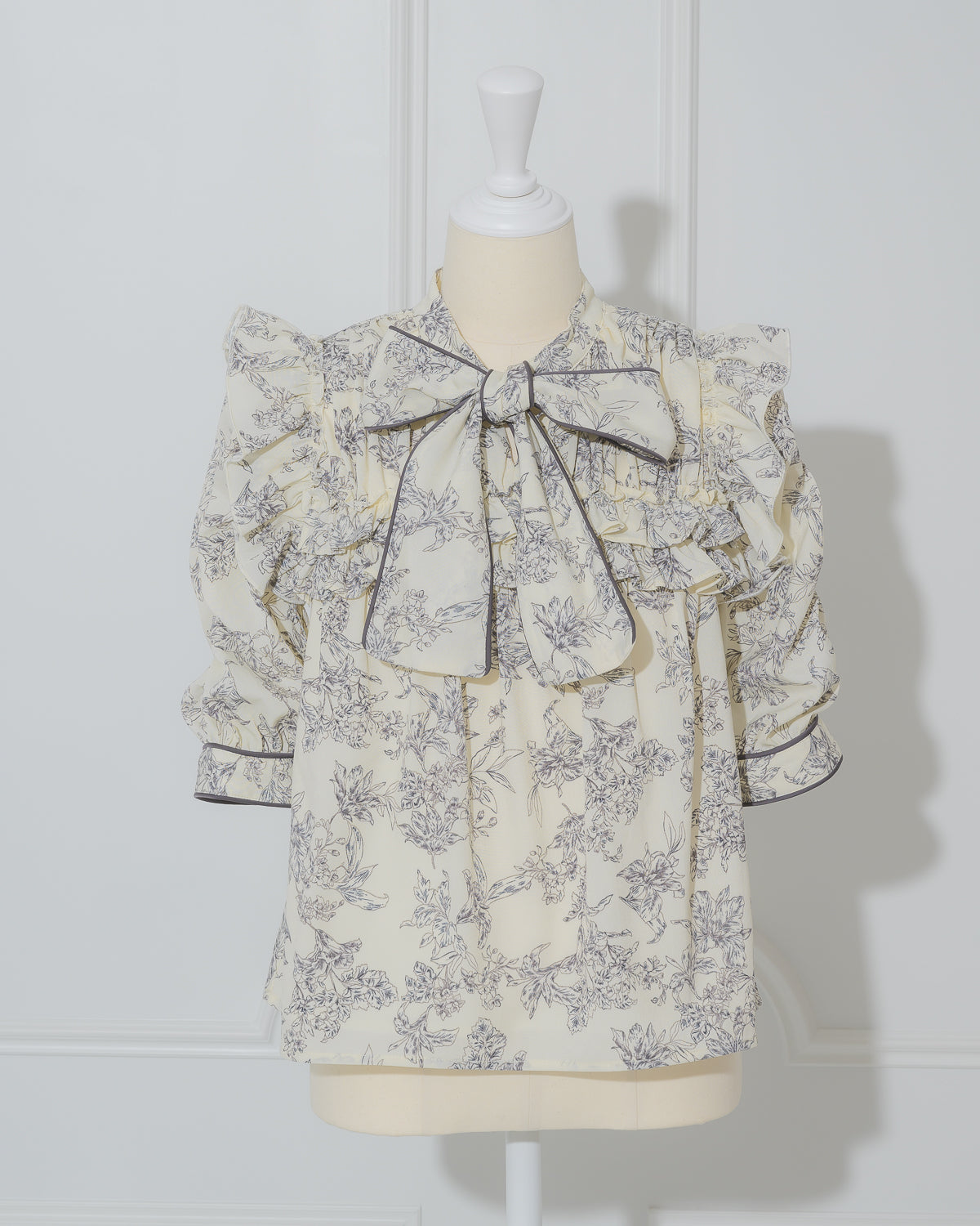 カラー:アイボリー×チャコール