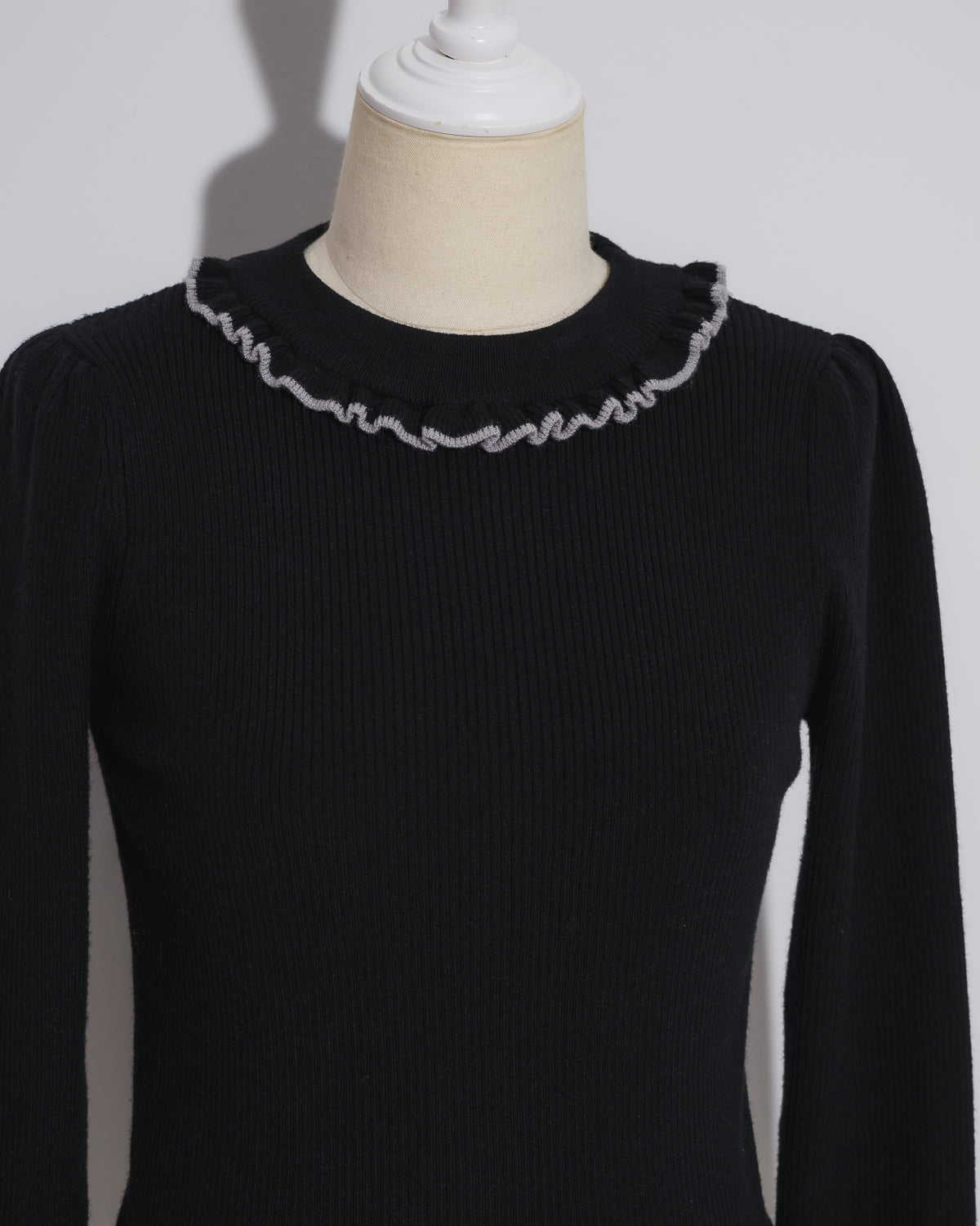 フリルハイネックニットトップス