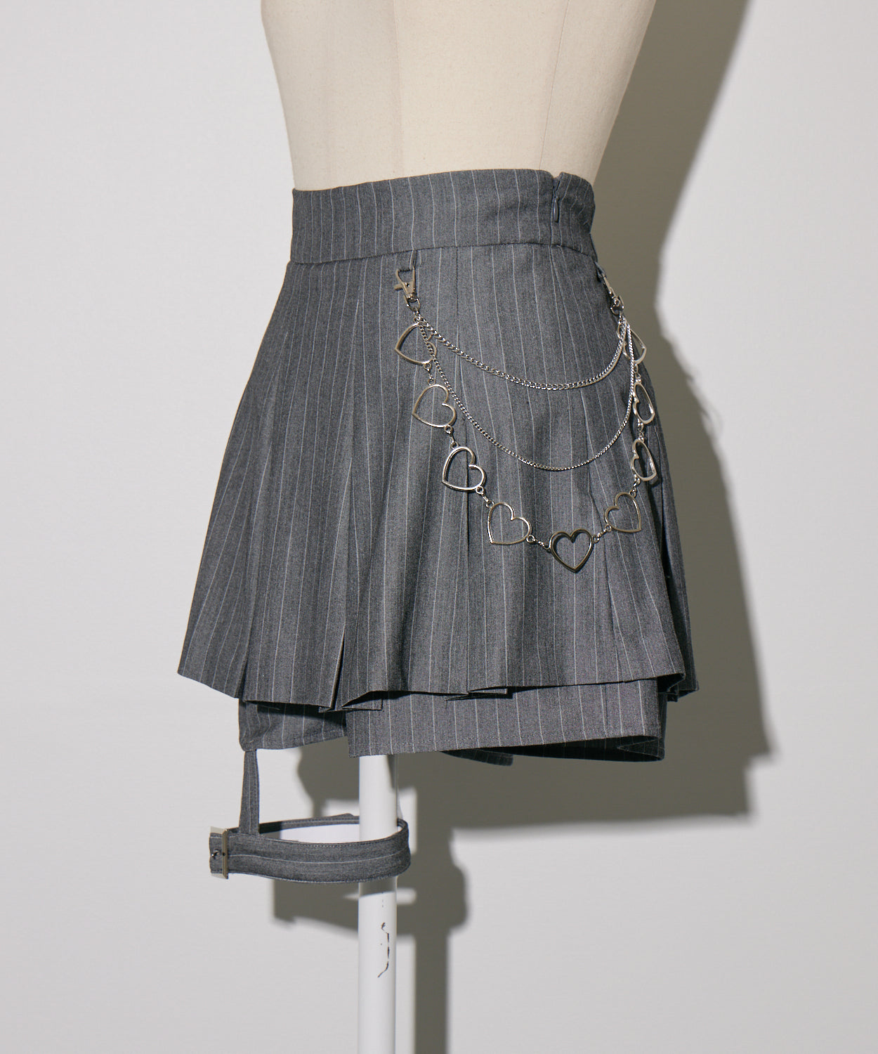 ガーター付きプリーツミニスカパン