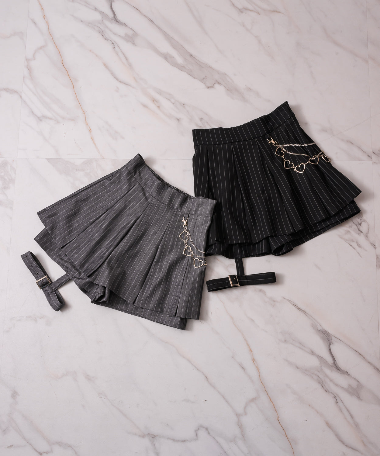 ガーター付きプリーツミニスカパン