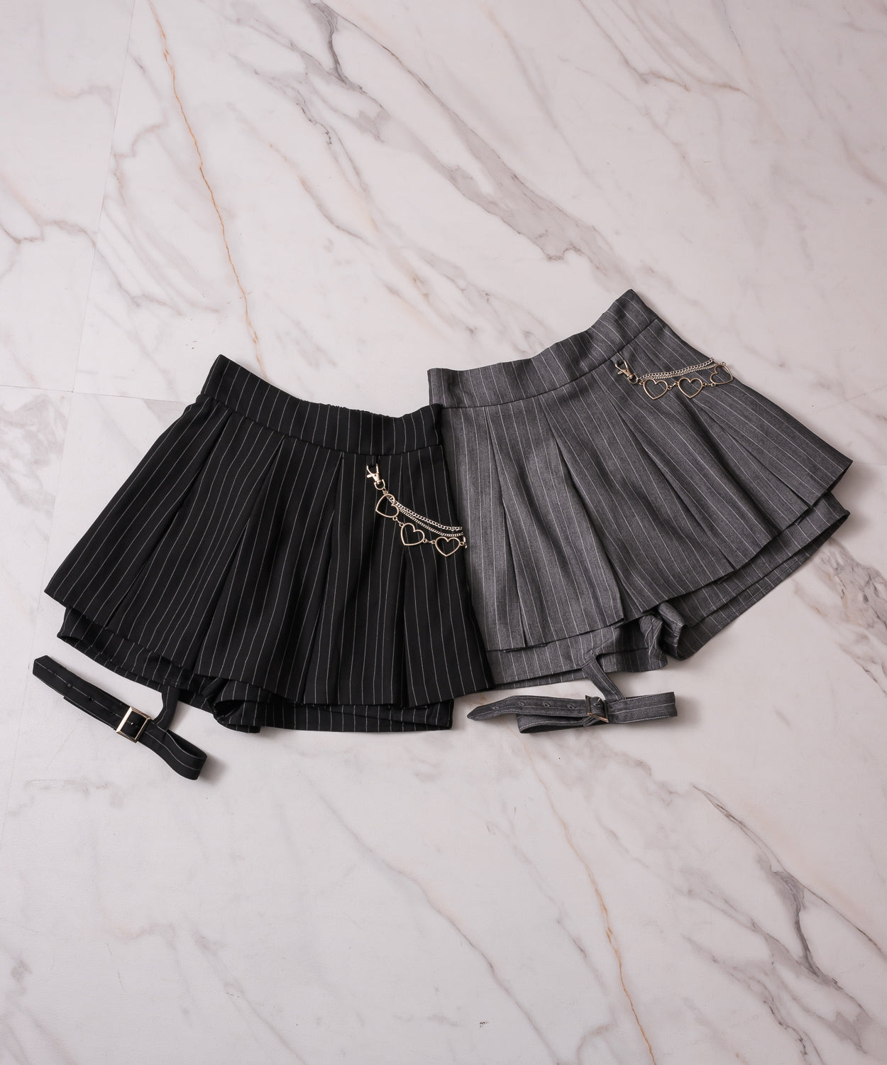 ガーター付きプリーツミニスカパン