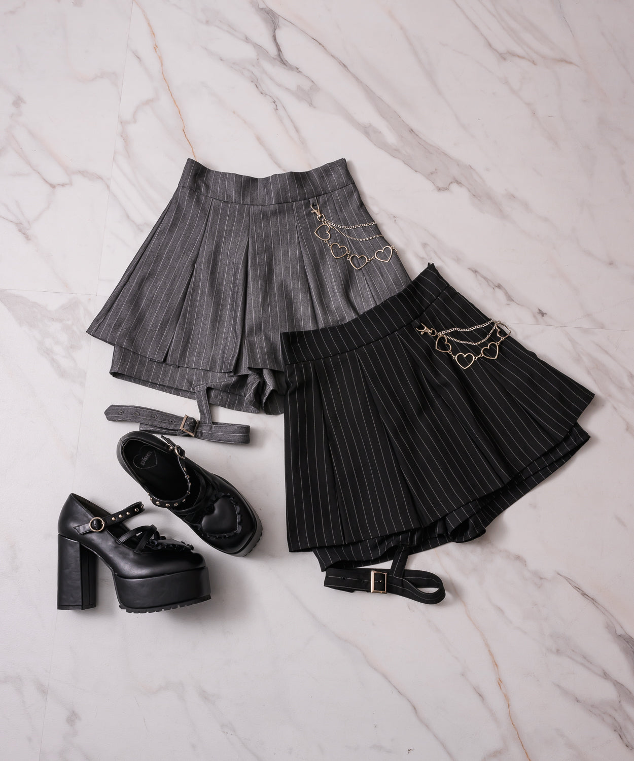 ガーター付きプリーツミニスカパン