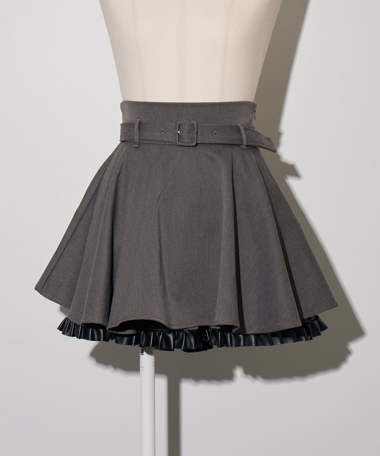 カラー:チャコール