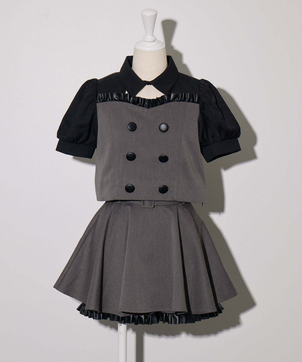 レザーフリルフレアスカパン