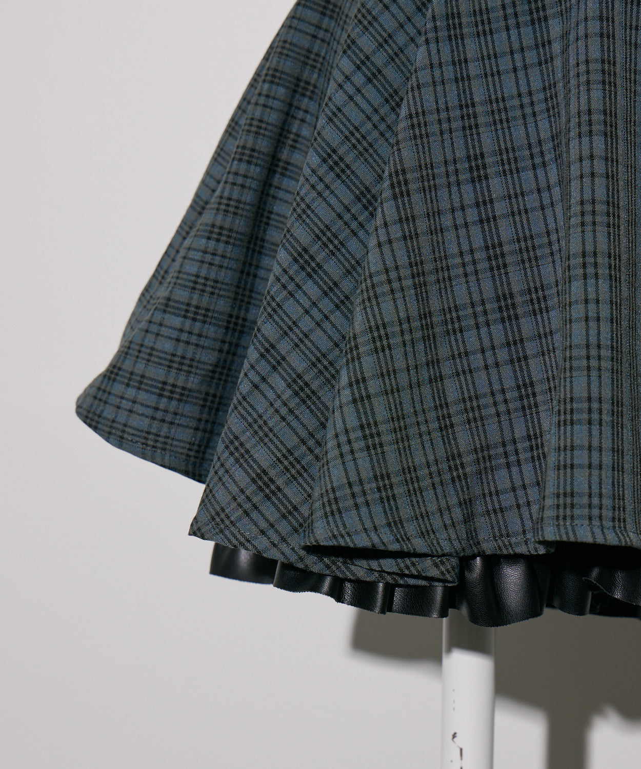 レザーフリルフレアスカパン