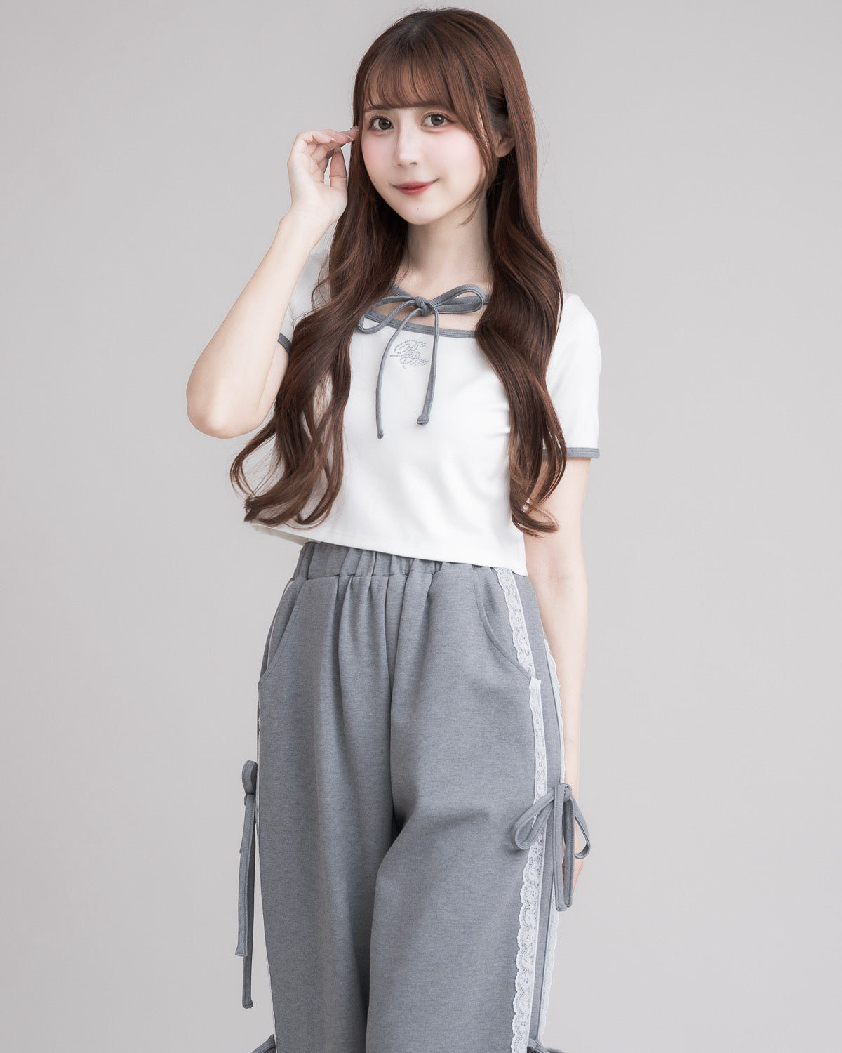 モデル身長:159cm/着用カラー:ホワイト×グレー