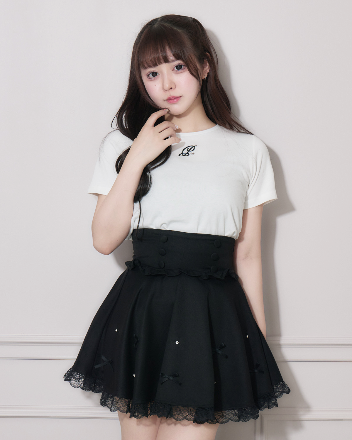 モデル身長:157cm/着用カラー:ホワイト×ブラック