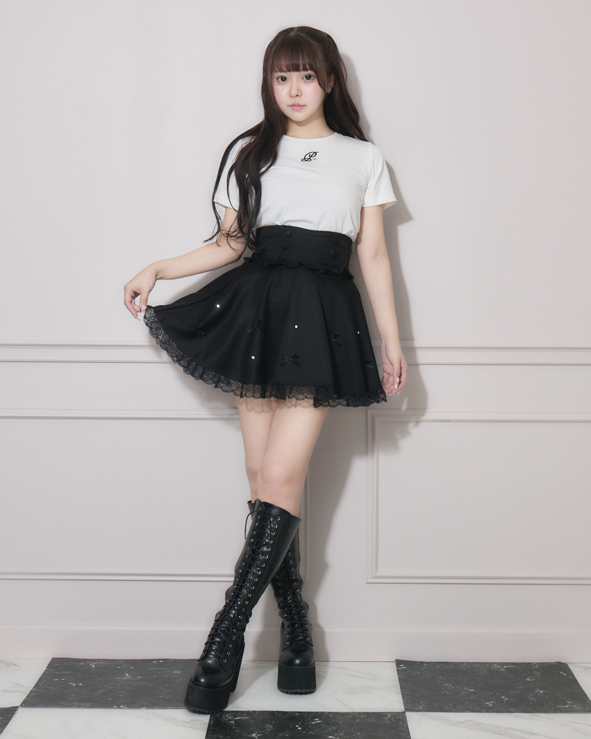 モデル身長:157cm/着用カラー:ホワイト×ブラック