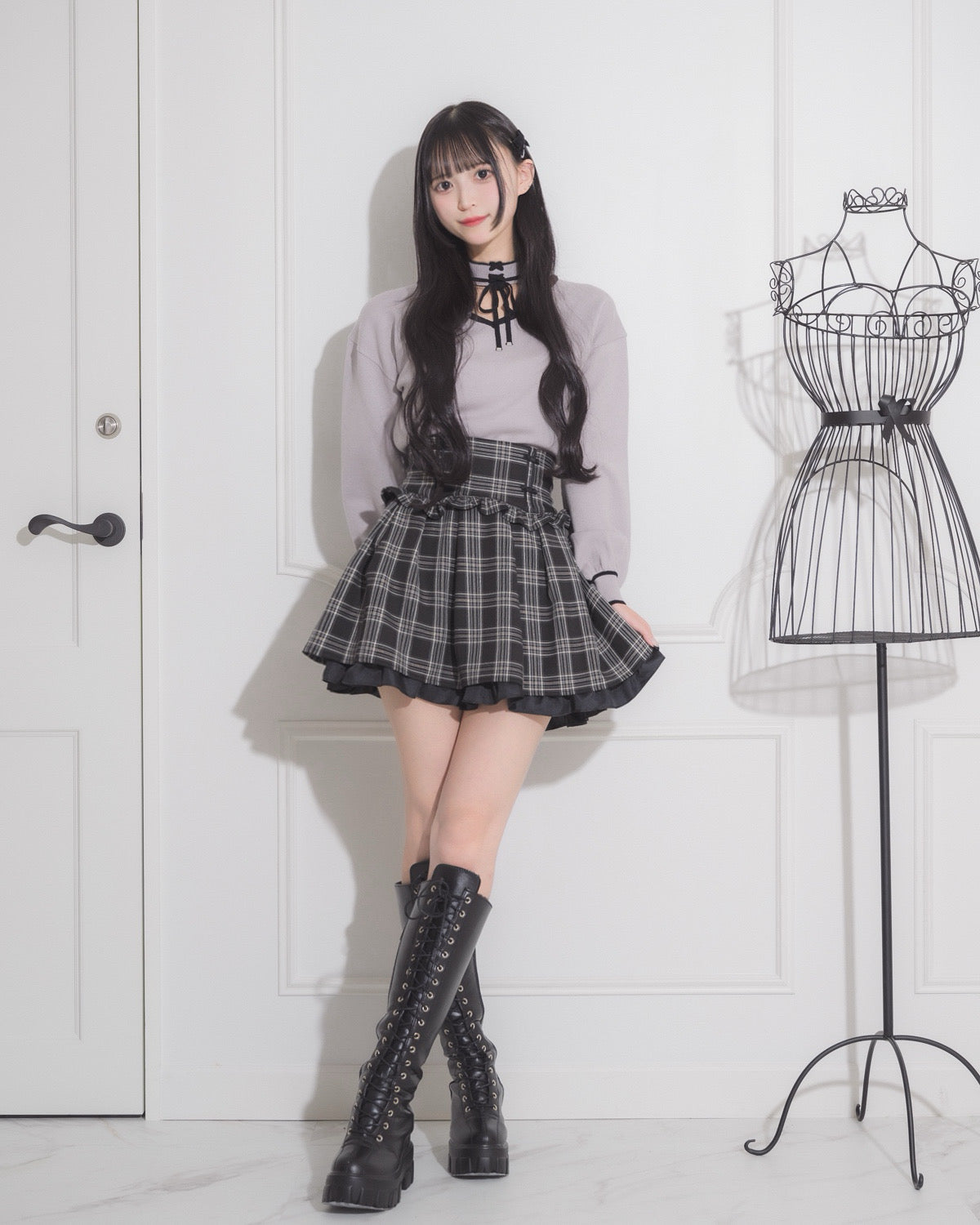 レースアップチョーカーニット