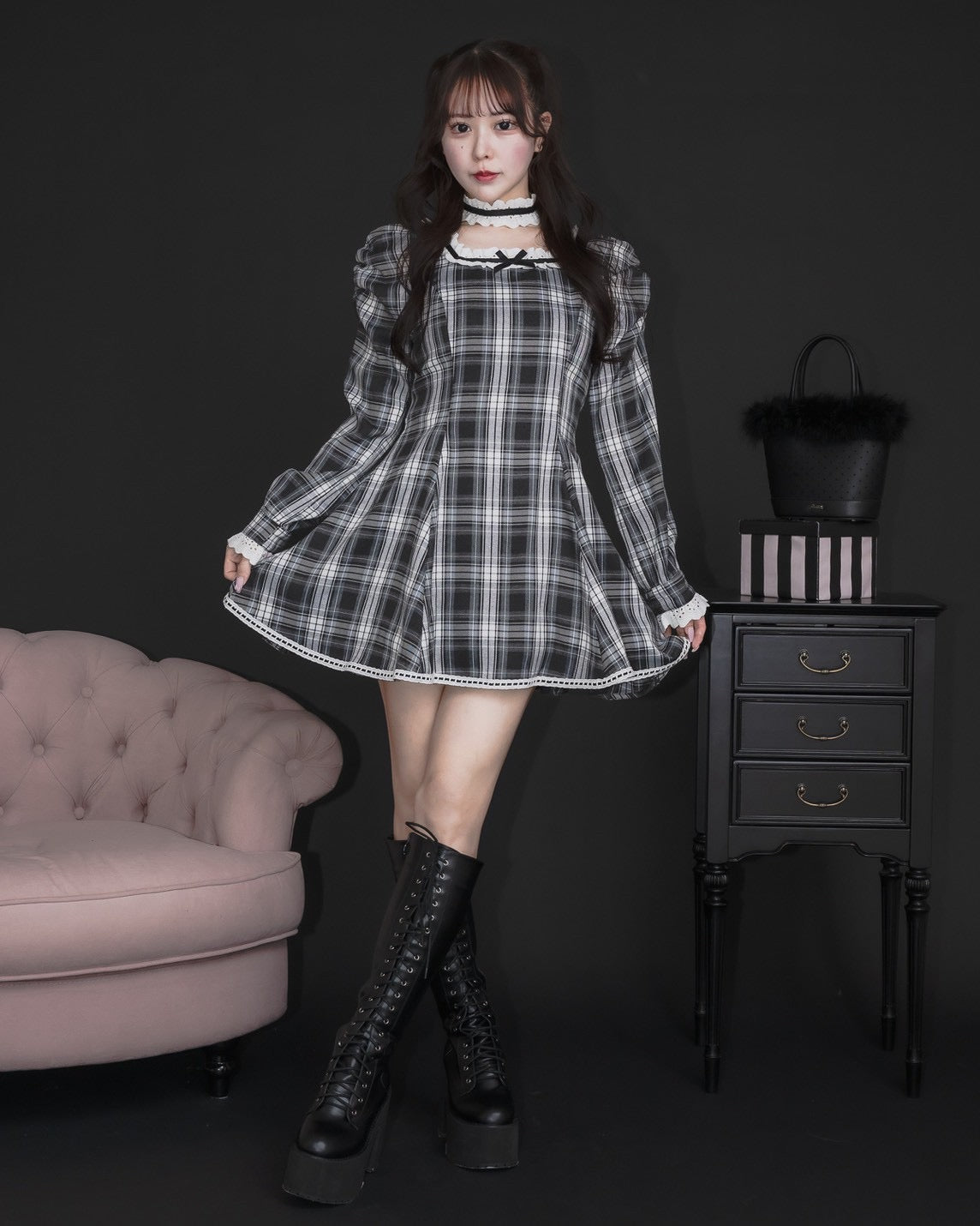 チョーカー付きコットンフリル長袖ワンピース