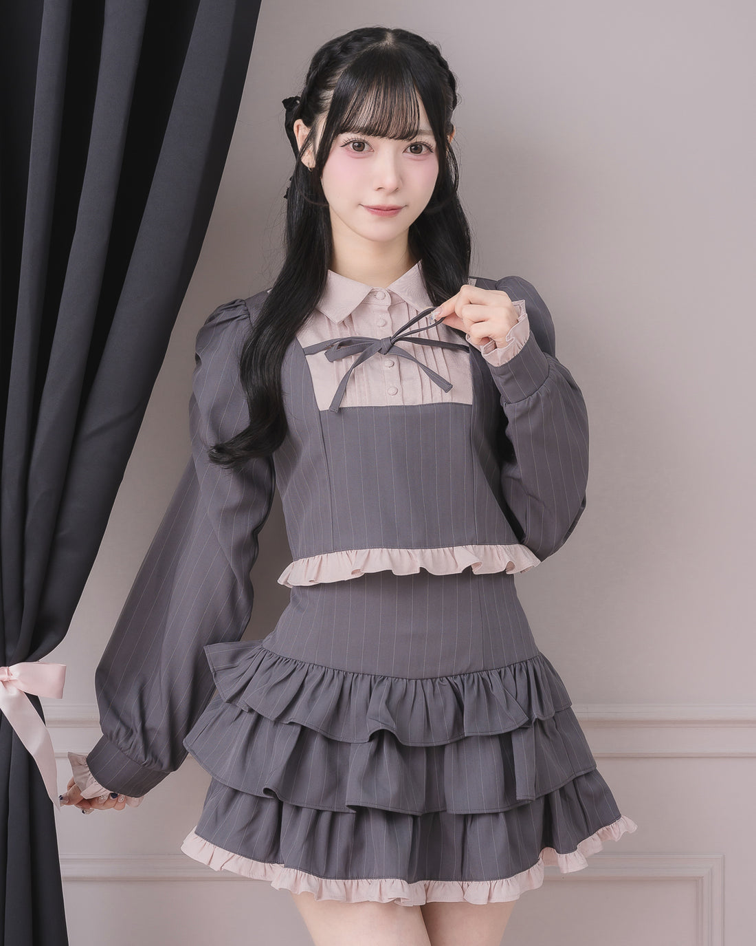 モデル身長：155cm/着用カラー：チャコールストライプ