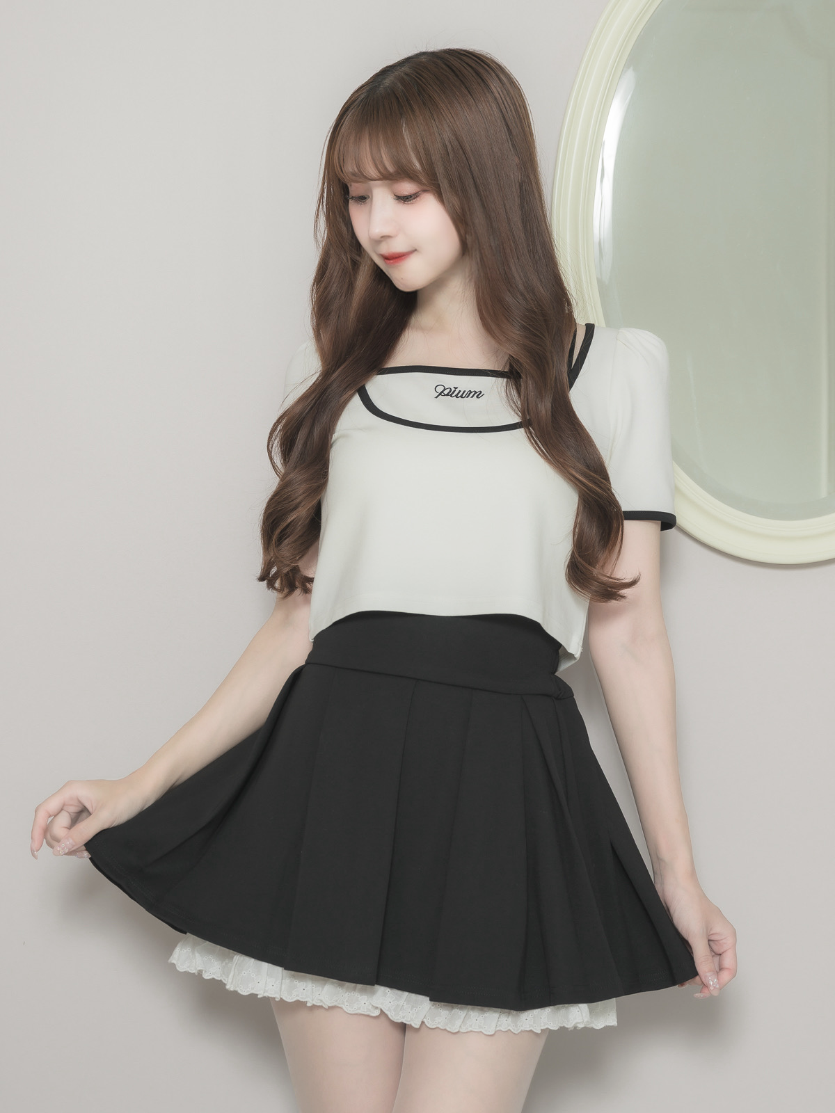 モデル身長:159cm/着用カラー:ホワイト×ブラック