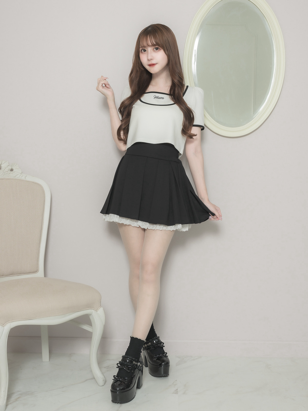 モデル身長:159cm/着用カラー:ホワイト×ブラック