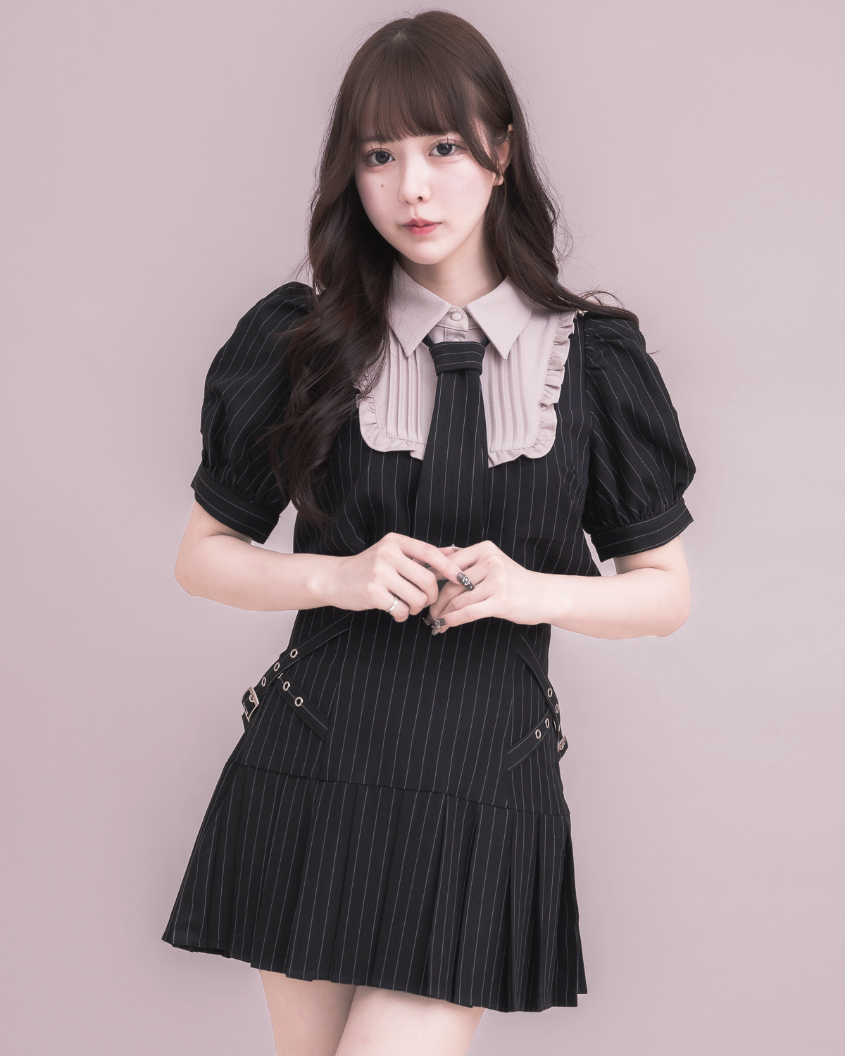 モデル身長:157cm/着用カラー:ブラックストライプ