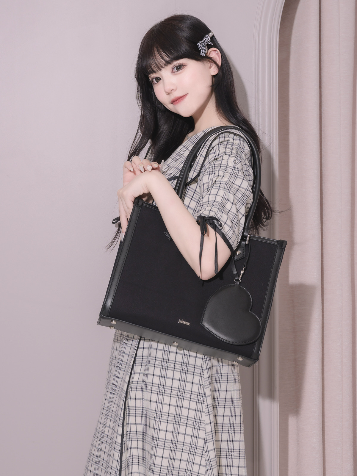 【美品】pium パスケース付きスクエアパイピングトート パスケース付きスクエアパイピングトート – pium