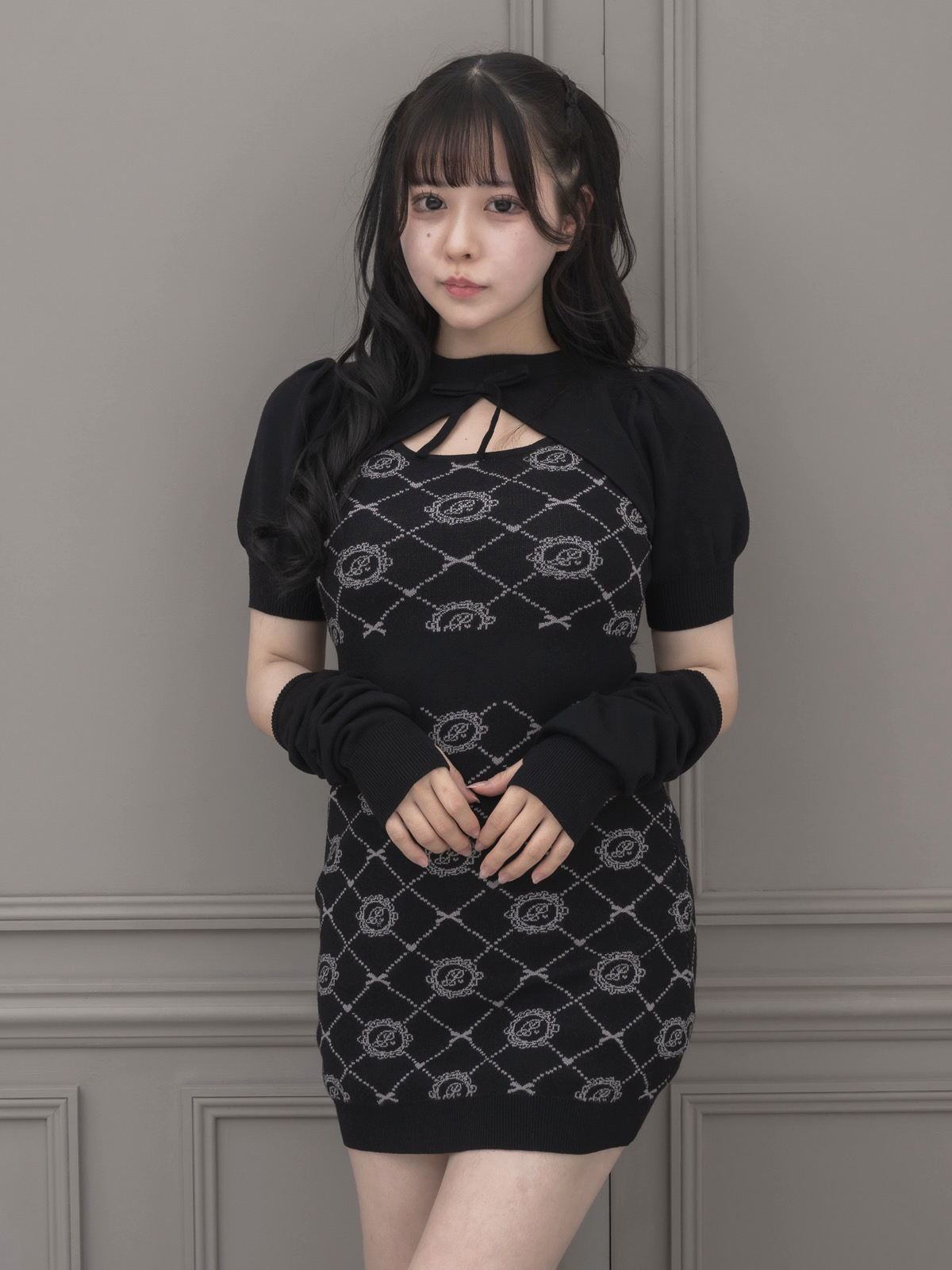 piumモノグラムカットアウトニットワンピース piumモノグラムカットアウトニットワンピース