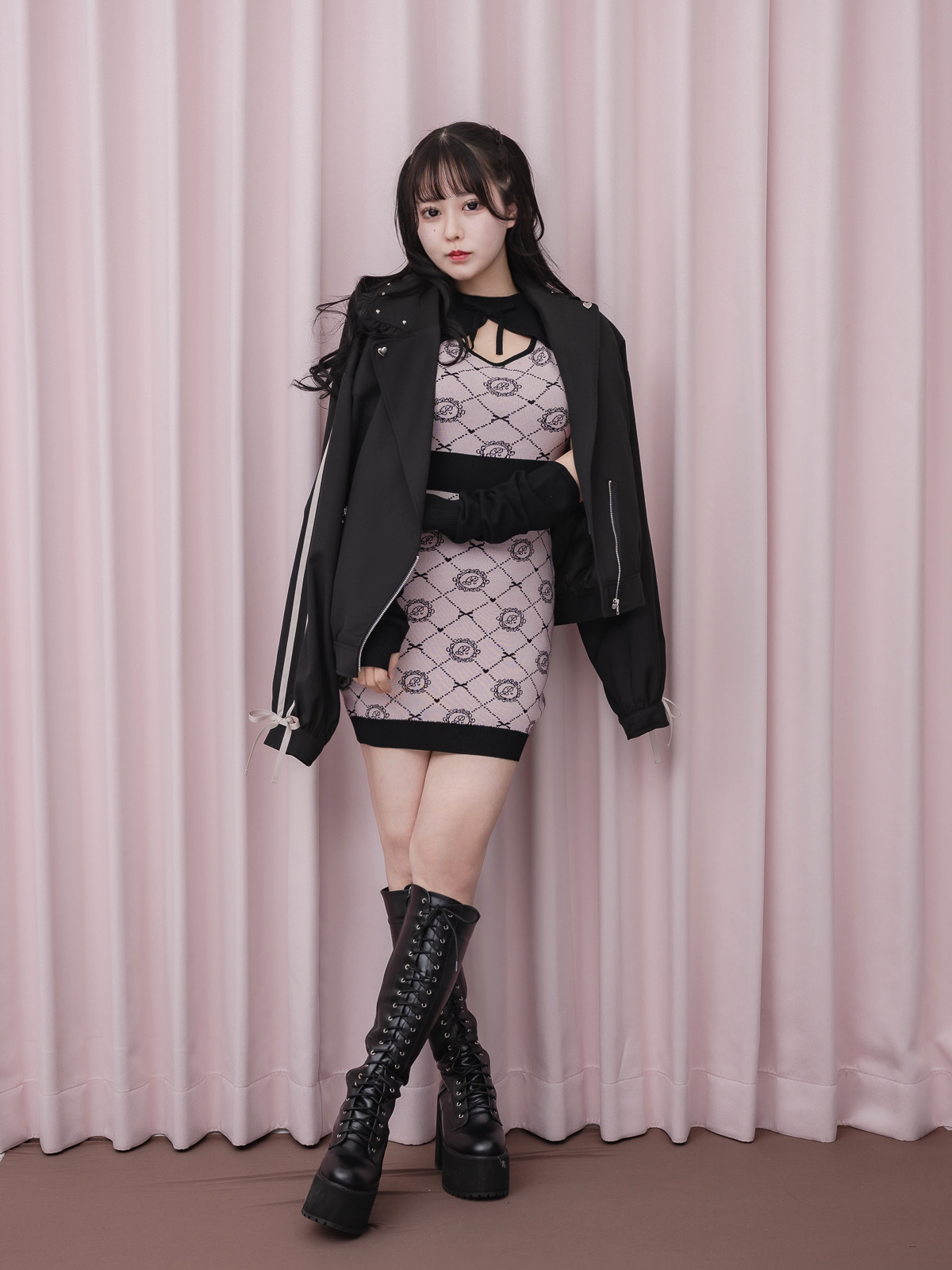 モデル身長:157cm/着用カラー:ブラック×ピンク