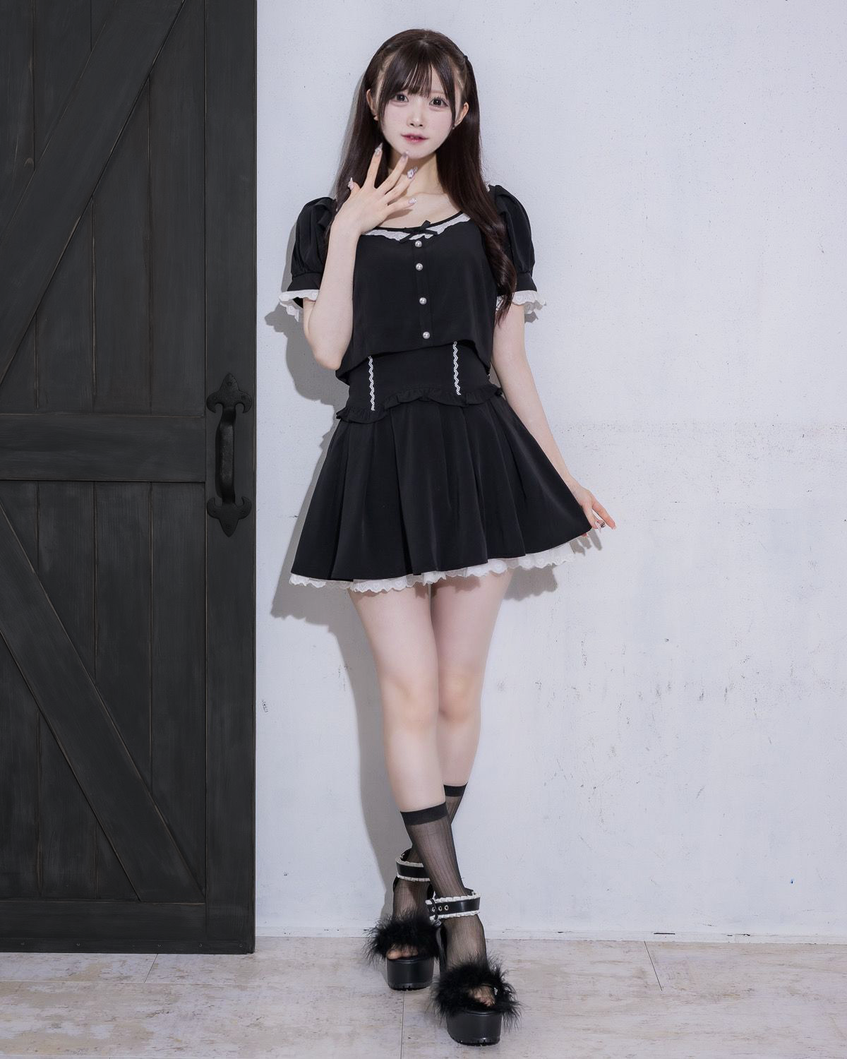 着用カラー:ブラック×ホワイト