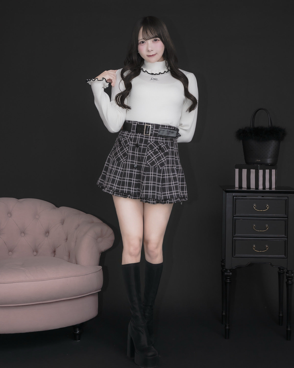 リボン刺繍フリルタートルニット