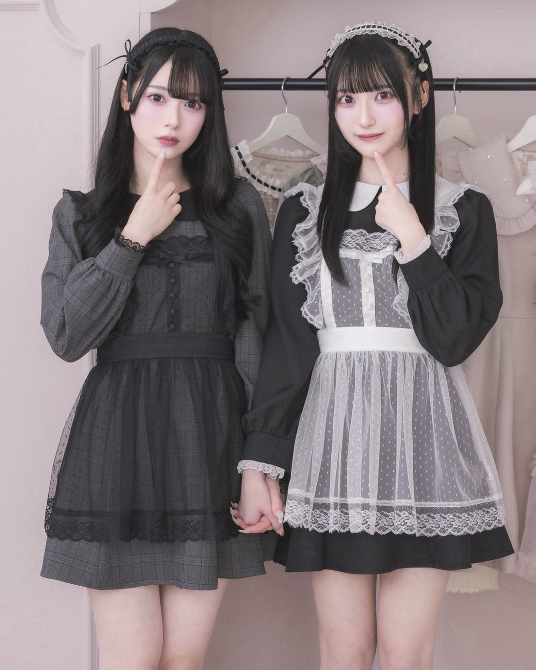 （左）モデル身長：155cm/着用カラー:ブラックチェック（右）モデル身長：157cm/着用カラー:ブラック
