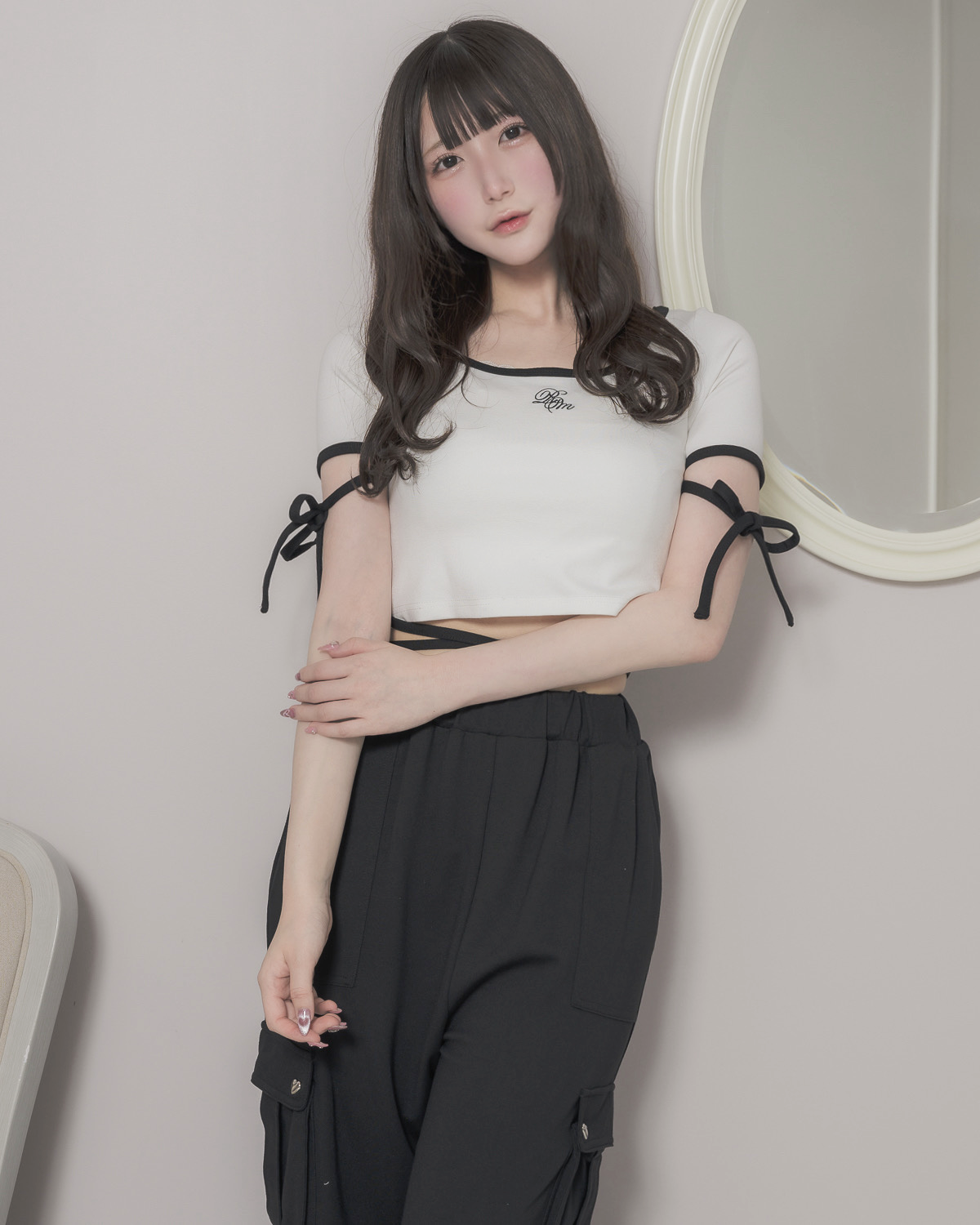 モデル身長:160cm/着用カラー:ホワイト×ブラック