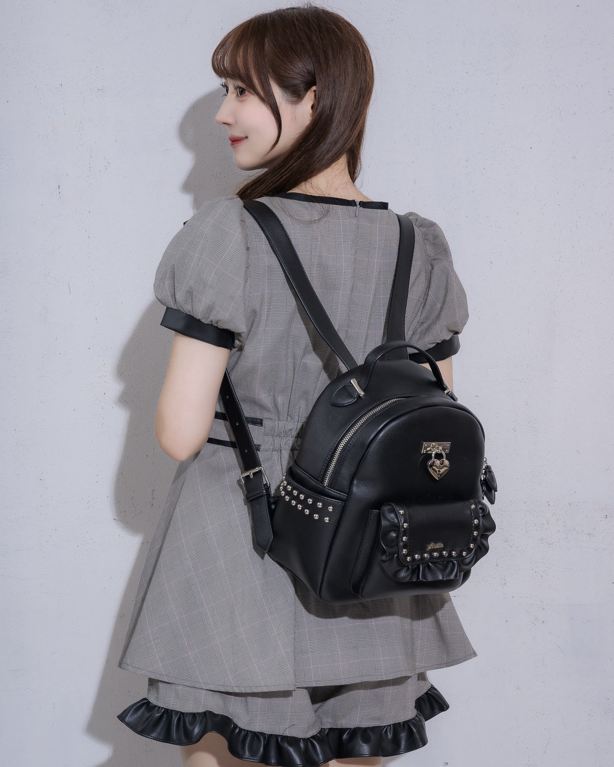 カラー:ブラック