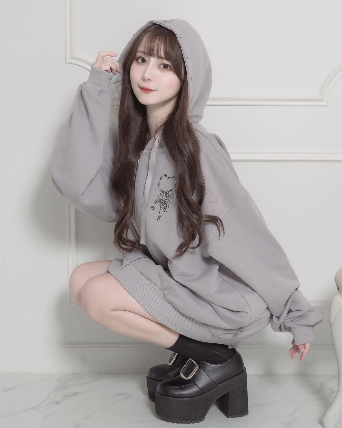 pium オーバーサイズジップパーカー(haruchartコラボ) pium bunny go round オーバーサイズジップパーカー